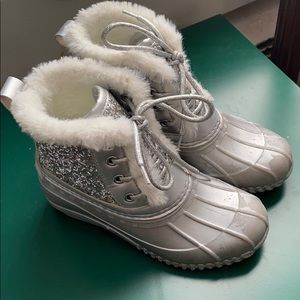 Girls snow boots ❄️